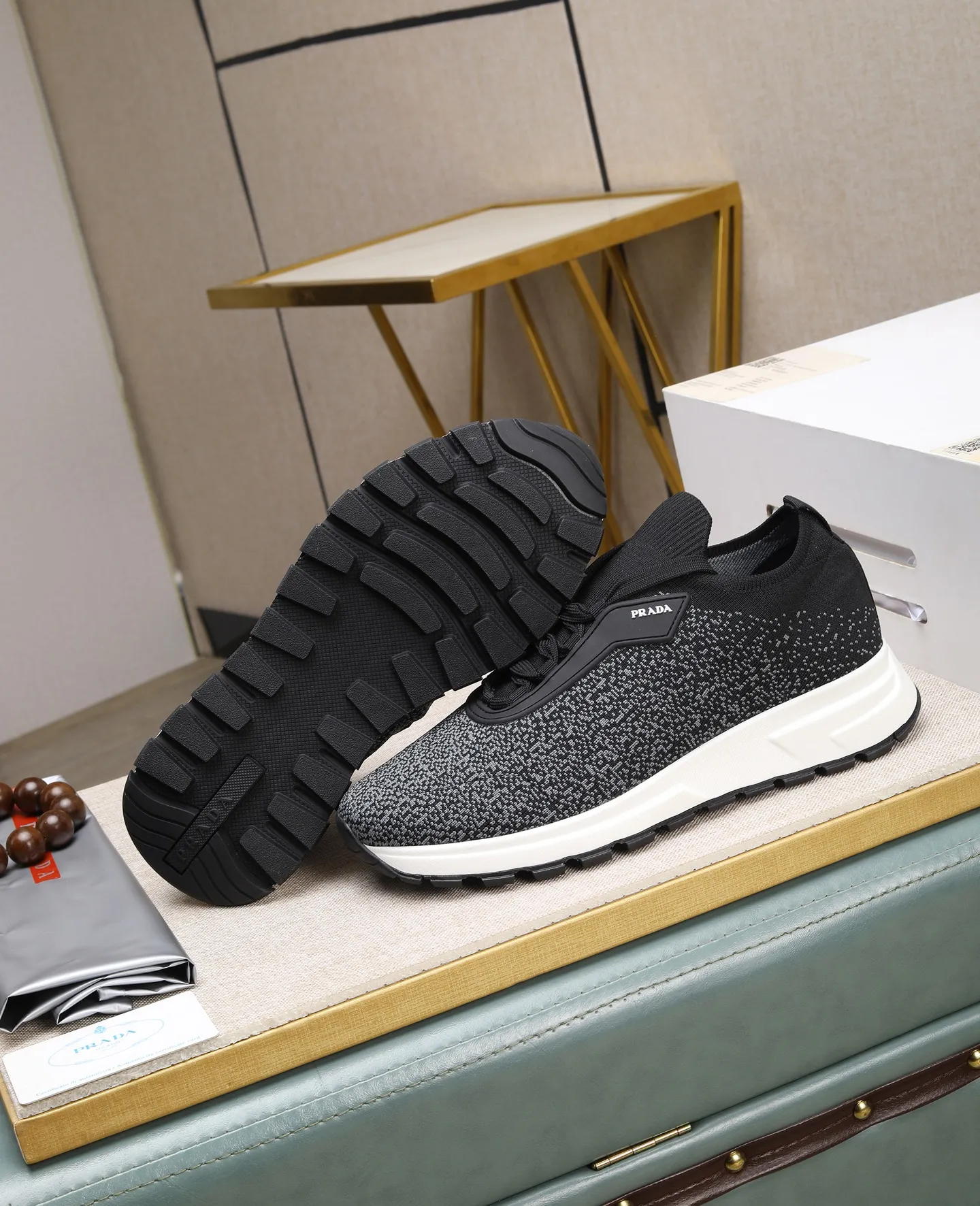 Men's clothing and shoes 💰500 👑👑The latest model of high-quality PRADA men's shoes on the Hong Kong purchasing agency official website has been launched in 1:1 copy, synchronized with Hong Kong counters, and on the same catwalk; all made of breathable fly weave ➕Imported breathable fabrics with cowhide lining, 🍡🍡The original 1:1 non-slip and wear-resistant; comfortable on the feet, attractive style, fine workmanship, and simple and neat shoe trees, showing the courage and toughness of men, 👍 Code number 38 to 45